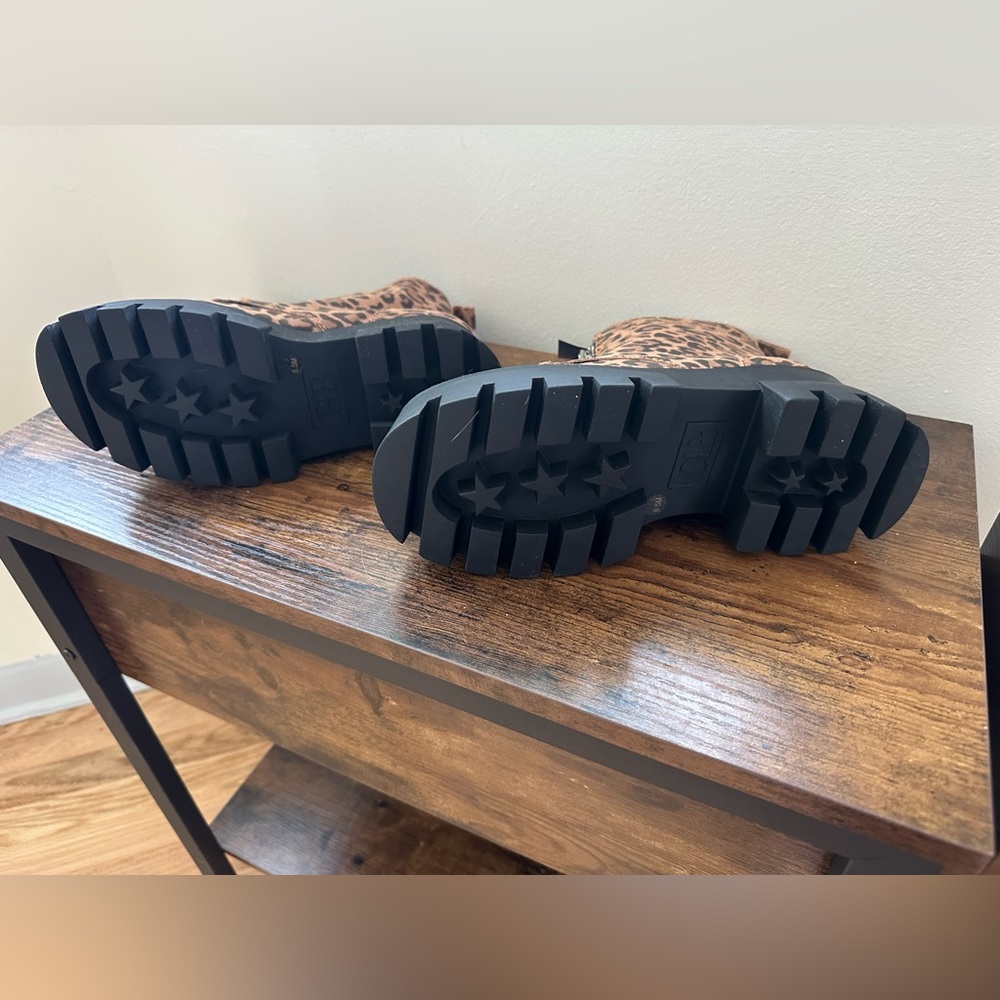 Gianni Bini GB All-Star Leopard Print Chunky Lug Sole Platform Booties size 6.5 - Picture 2 of 8